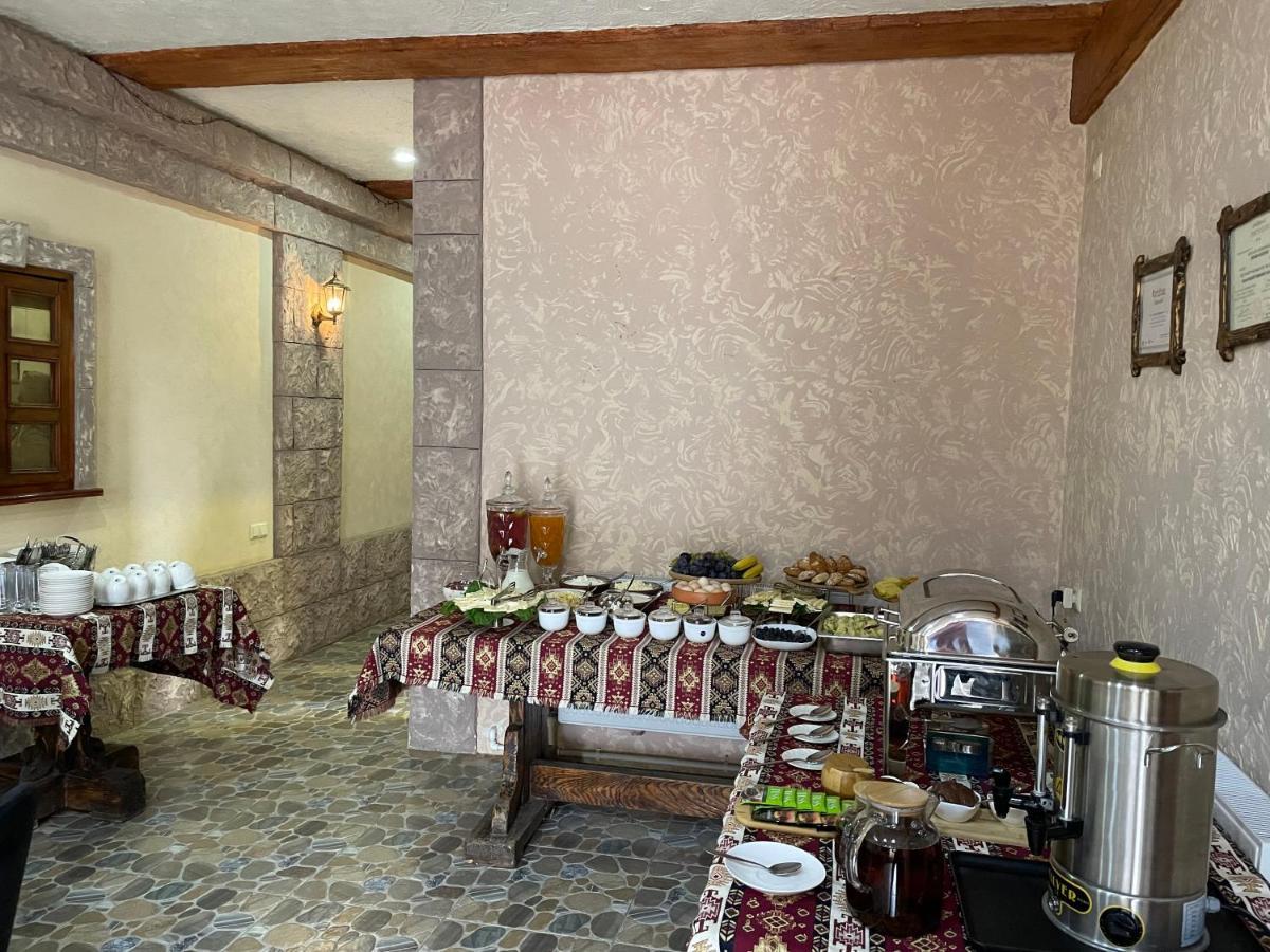 Kamar Hotel Ijevan Extérieur photo